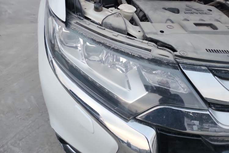 Used Mitsubishi Outlander 2016 2.4L 4x4 Elite Edition 5 Seats Right Front Headlight