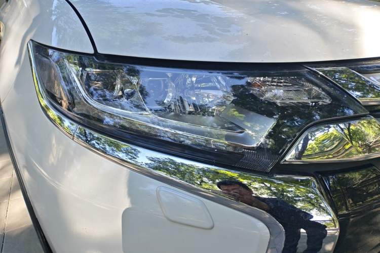 Used Mitsubishi Outlander 2016 2.4L 4x4 Elite Edition 5 Seats Right Front Headlight