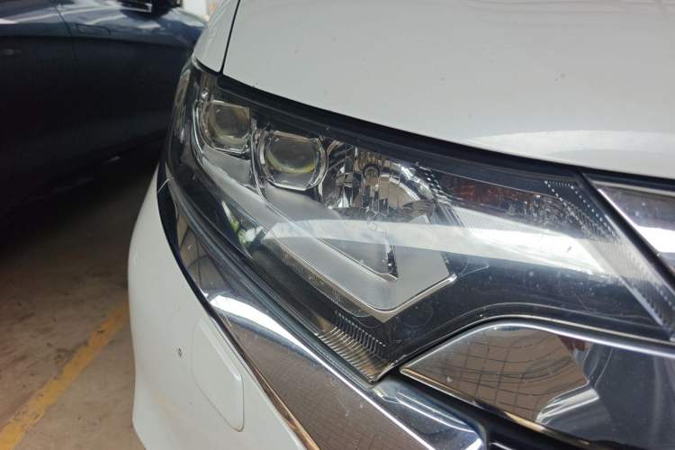 Used Mitsubishi Outlander 2016 2.4L 4x4 Elite Edition 5 Seats Right Front Headlight