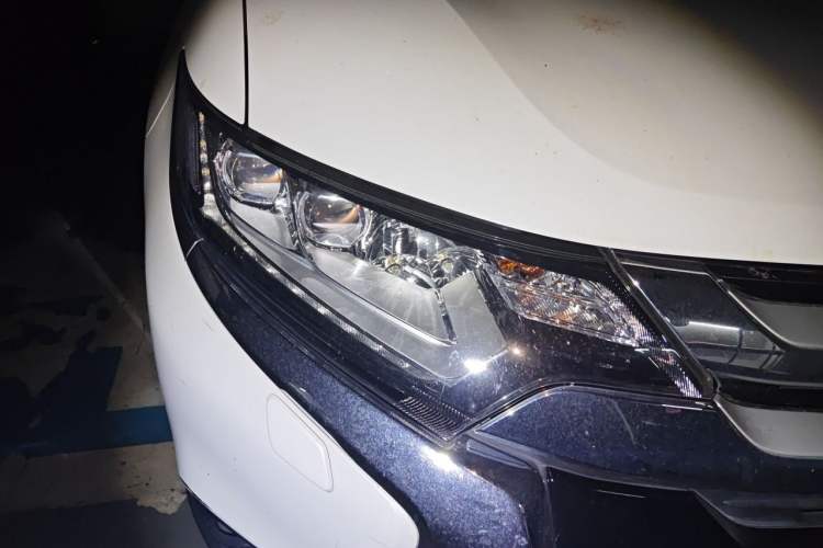 Used Mitsubishi Outlander 2016 2.4L 4x4 Luxury Edition 7-Seater Right Front Headlight