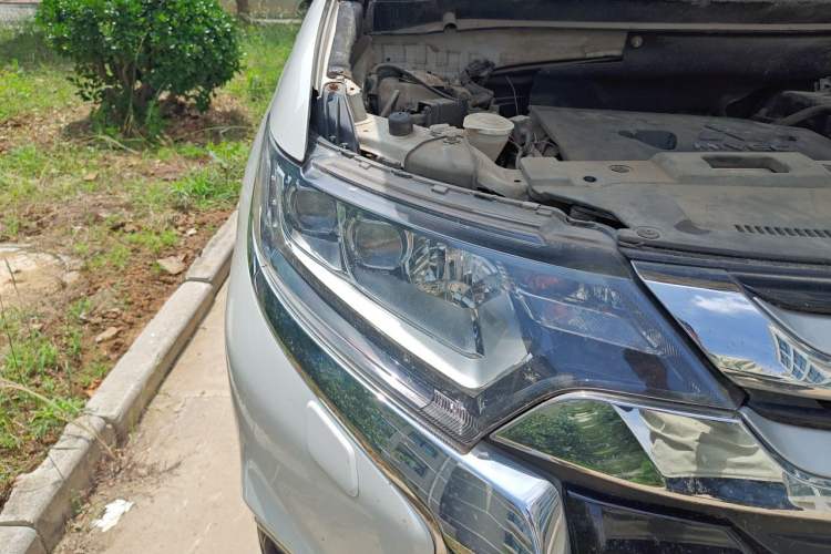 Used Mitsubishi Outlander 2016 2.4L 4x4 Elite Edition 5 Seats Right Front Headlight