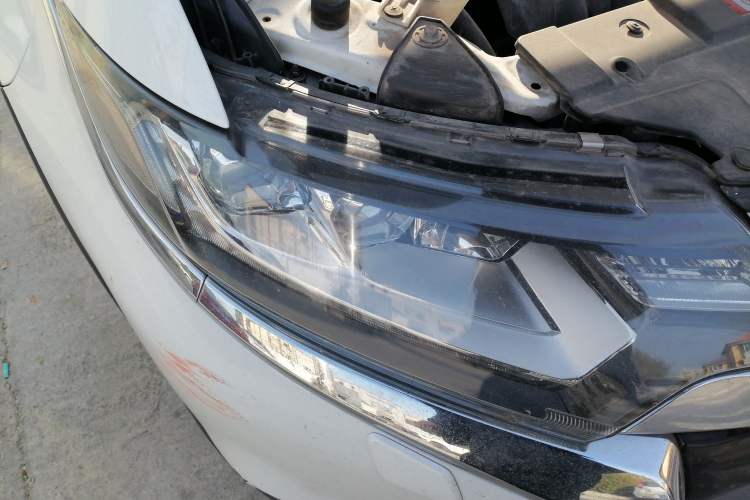 Used Mitsubishi Outlander 2016 2.4L 4x4 Elite Edition 7-Seater Right Front Headlight
