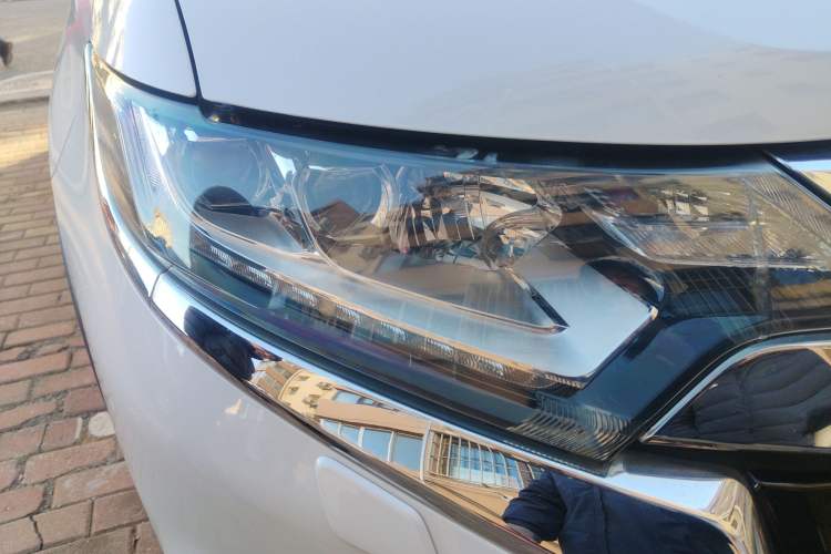 Used Mitsubishi Outlander 2016 2.4L 4x4 Elite Edition 5 Seats Right Front Headlight