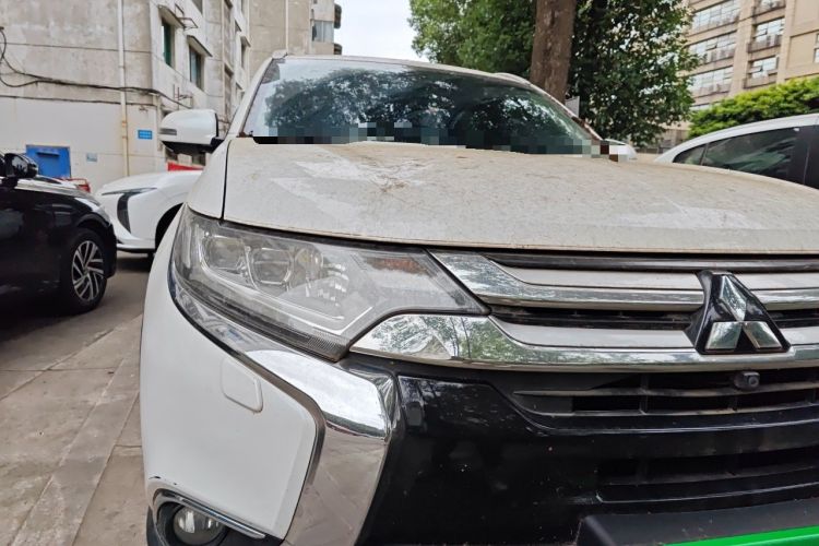 Used Mitsubishi Outlander 2016 2.4L 4x4 Elite Edition 5 Seats Right Front Headlight