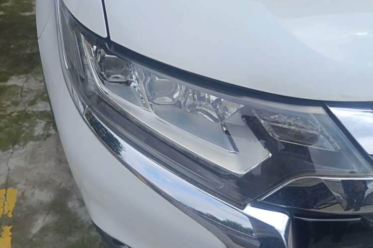 Used Mitsubishi Outlander 2016 2.4L 4x4 Elite Edition 5 Seats Right Front Headlight