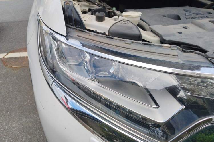 Used Mitsubishi Outlander 2016 2.4L 4x4 Luxury Edition 7-Seater Right Front Headlight
