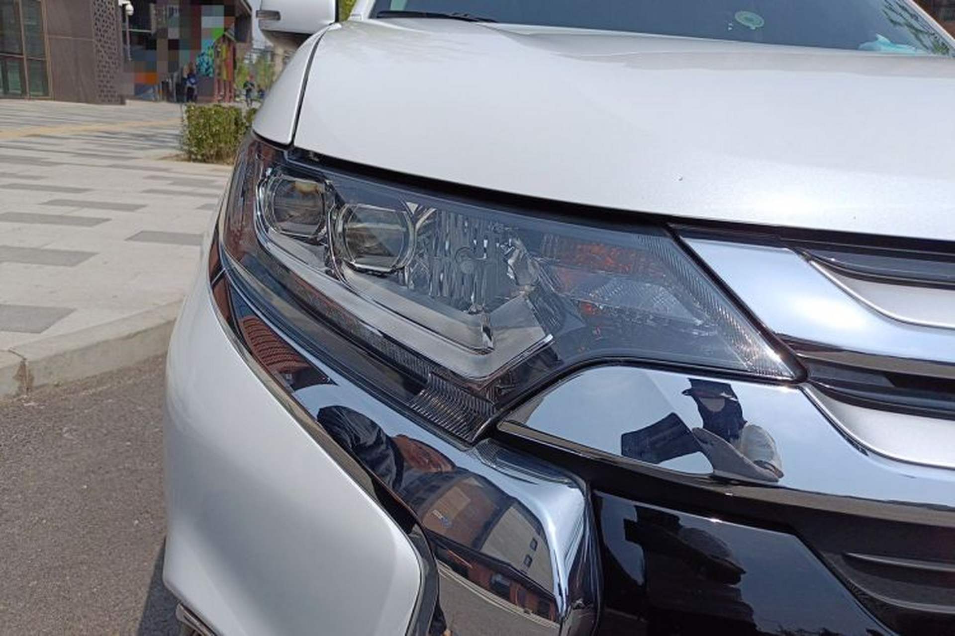 Used Mitsubishi Outlander 2016 2.4L 4x4 Elite Edition 5 Seats Right Front Headlight