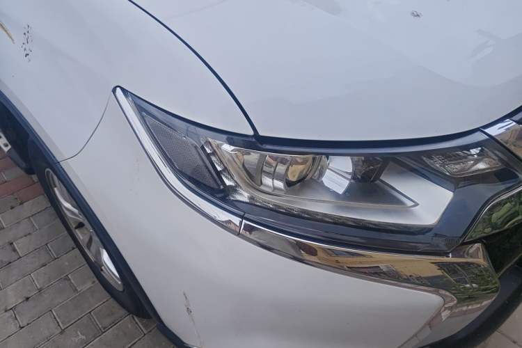 Used Mitsubishi Outlander 2016 2.0L Two-Wheel Drive Fashion Edition 5 Seats Right Front Headlight