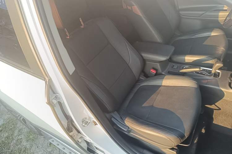 Used Mitsubishi Outlander 2016 2.4L 4x4 Luxury Edition 7-Seater Right Front Seat