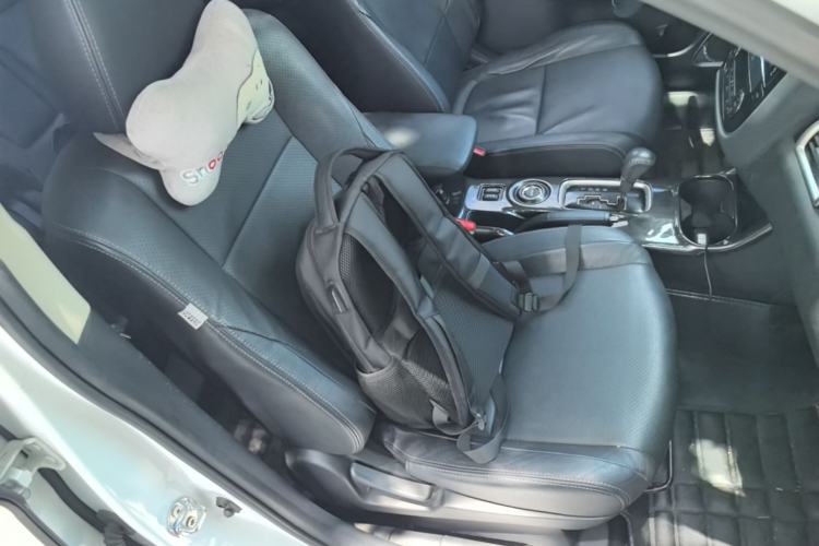 Used Mitsubishi Outlander 2016 2.4L 4x4 Elite Edition 5 Seats Right Front Seat