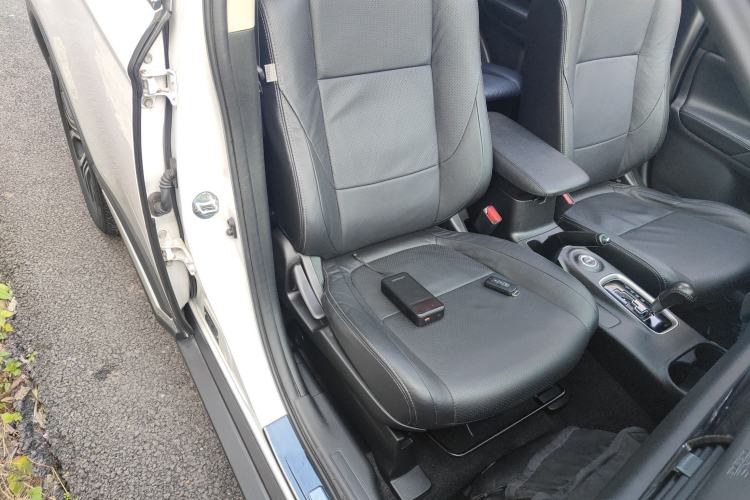 Used Mitsubishi Outlander 2016 2.4L 4x4 Luxury Edition 7-Seater Right Front Seat