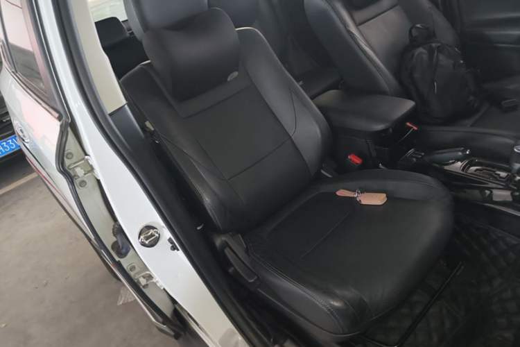 Used Mitsubishi Outlander 2016 2.4L 4x4 Luxury Edition 7-Seater Right Front Seat