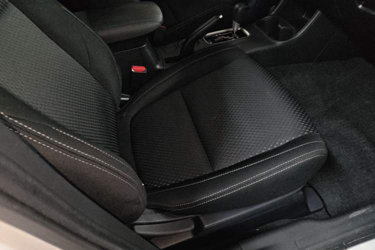 Used Mitsubishi Outlander 2016 2.0L Two-Wheel Drive Value Edition 5 Seats Right Front Seat