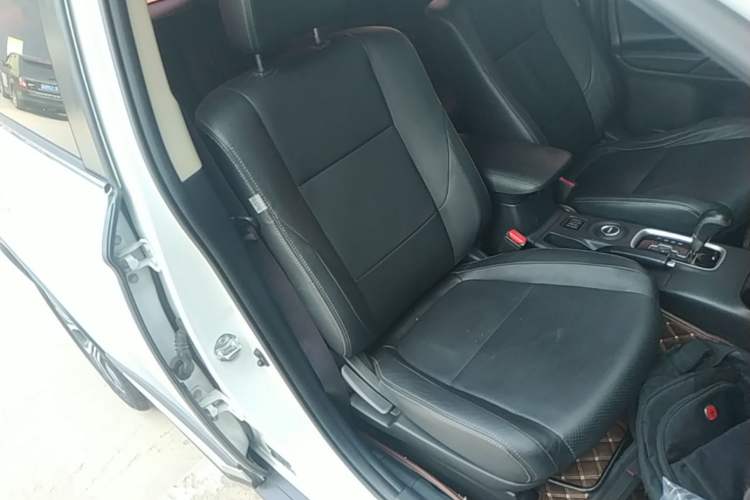 Used Mitsubishi Outlander 2016 2.4L 4x4 Elite Edition 5 Seats Right Front Seat