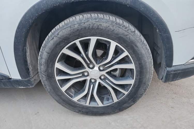 Used Mitsubishi Outlander 2016 2.4L 4x4 Elite Edition 5 Seats Right Front Wheel Hub