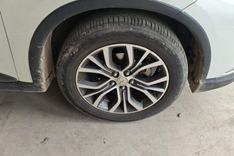 Used Mitsubishi Outlander 2016 2.4L 4x4 Luxury Edition 7-Seater Right Front Wheel Hub