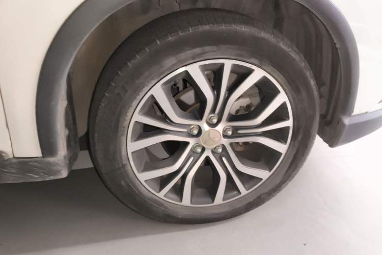 Used Mitsubishi Outlander 2016 2.4L 4x4 Elite Edition 5 Seats Right Front Wheel Hub