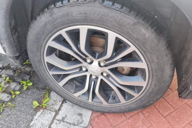 Used Mitsubishi Outlander 2016 2.4L 4x4 Elite Edition 5 Seats Right Front Wheel Hub