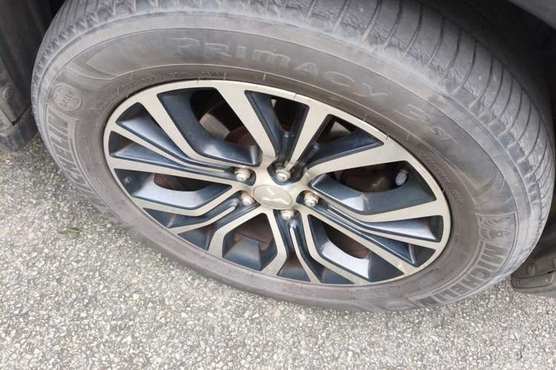 Used Mitsubishi Outlander 2016 2.4L 4x4 Elite Edition 5 Seats Right Front Wheel Hub