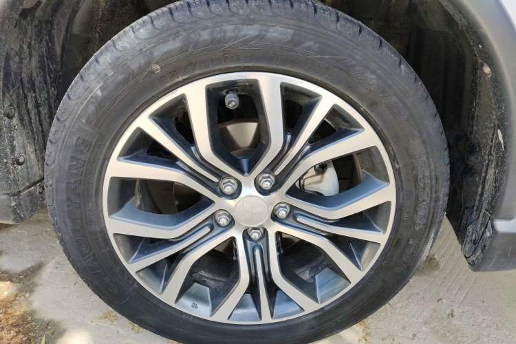 Used Mitsubishi Outlander 2016 2.4L 4x4 Elite Edition 5 Seats Right Front Wheel Hub