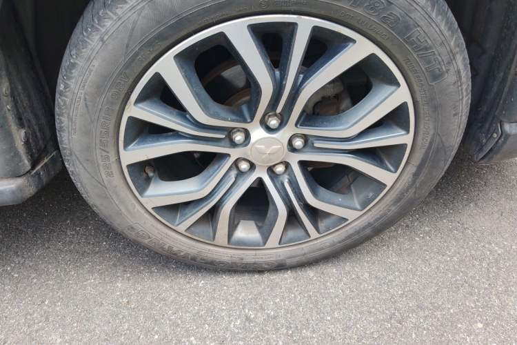 Used Mitsubishi Outlander 2016 2.4L 4x4 Luxury Edition 7-Seater Right Front Wheel Hub