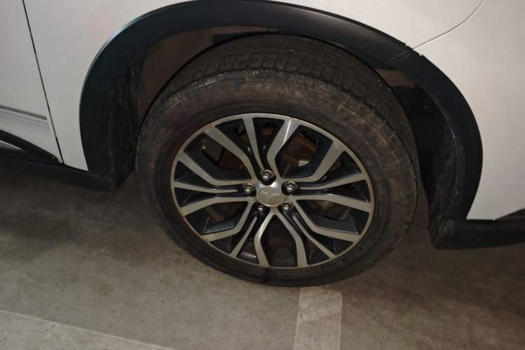 Used Mitsubishi Outlander 2016 2.4L 4x4 Elite Edition 5 Seats Right Front Wheel Hub