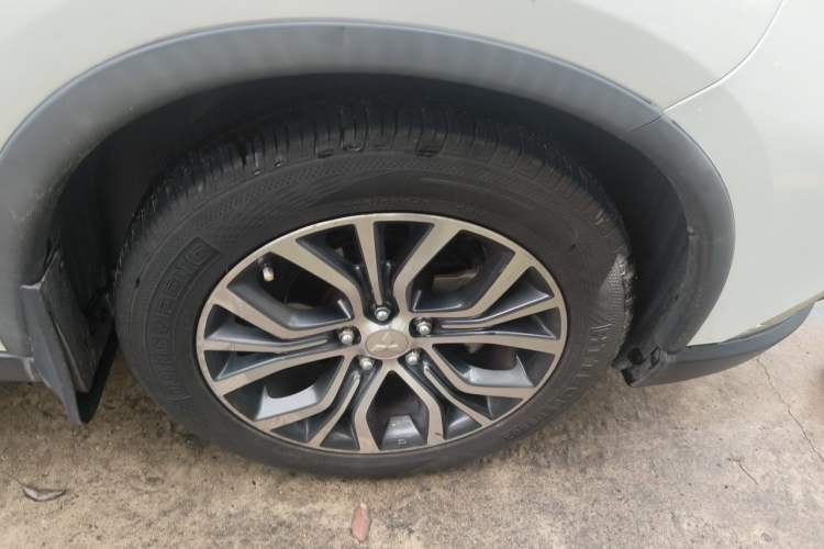 Used Mitsubishi Outlander 2016 2.4L 4x4 Luxury Edition 7-Seater Right Front Wheel Hub
