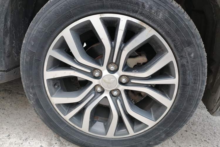 Used Mitsubishi Outlander 2016 2.4L 4x4 Elite Edition 5 Seats Right Front Wheel Hub
