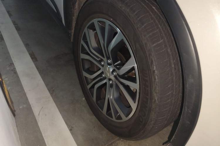 Used Mitsubishi Outlander 2016 2.4L 4x4 Elite Edition 5 Seats Right Front Wheel Hub