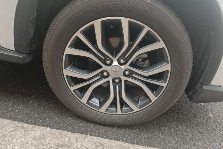 Used Mitsubishi Outlander 2016 2.4L 4x4 Elite Edition 5 Seats Right Front Wheel Hub