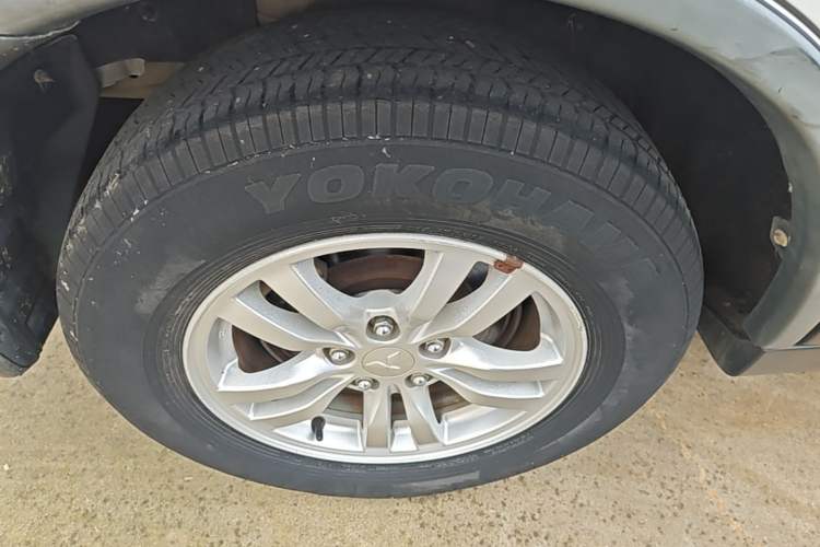 Used Mitsubishi Outlander 2016 2.0L Two-Wheel Drive Fashion Edition 5 Seats Right Rear Wheel Hub