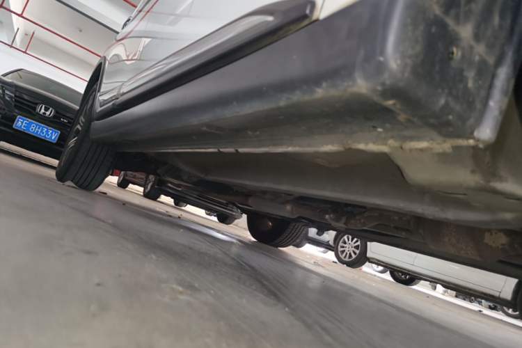 Used Mitsubishi Outlander 2016 2.4L 4x4 Luxury Edition 7-Seater Right Side Sill