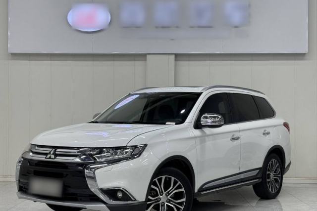 Used Mitsubishi Outlander 2016 2.4L 4x4 Elite Edition 7-Seater