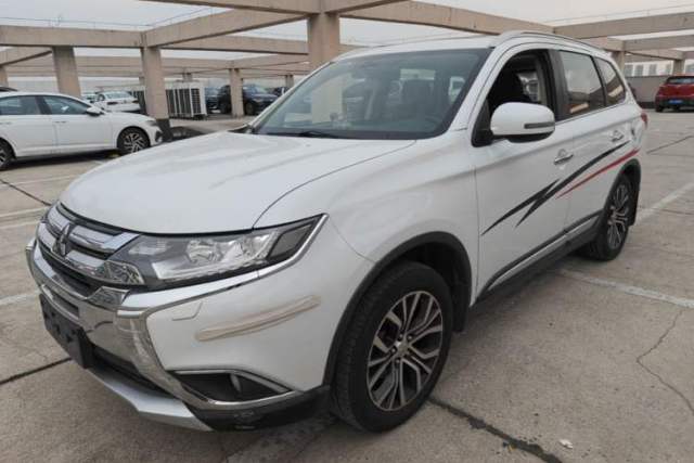 Used Mitsubishi Outlander 2016 2.4L 4x4 Luxury Edition 7-Seater