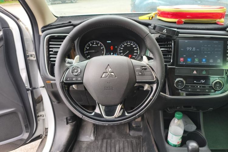 Used Mitsubishi Outlander 2016 2.4L 4x4 Elite Edition 5 Seats Steering Wheel