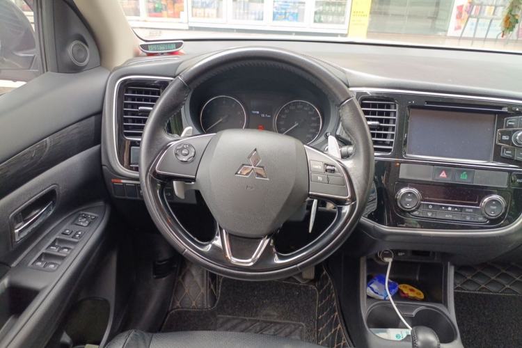 Used Mitsubishi Outlander 2016 2.4L 4x4 Elite Edition 5 Seats Steering Wheel