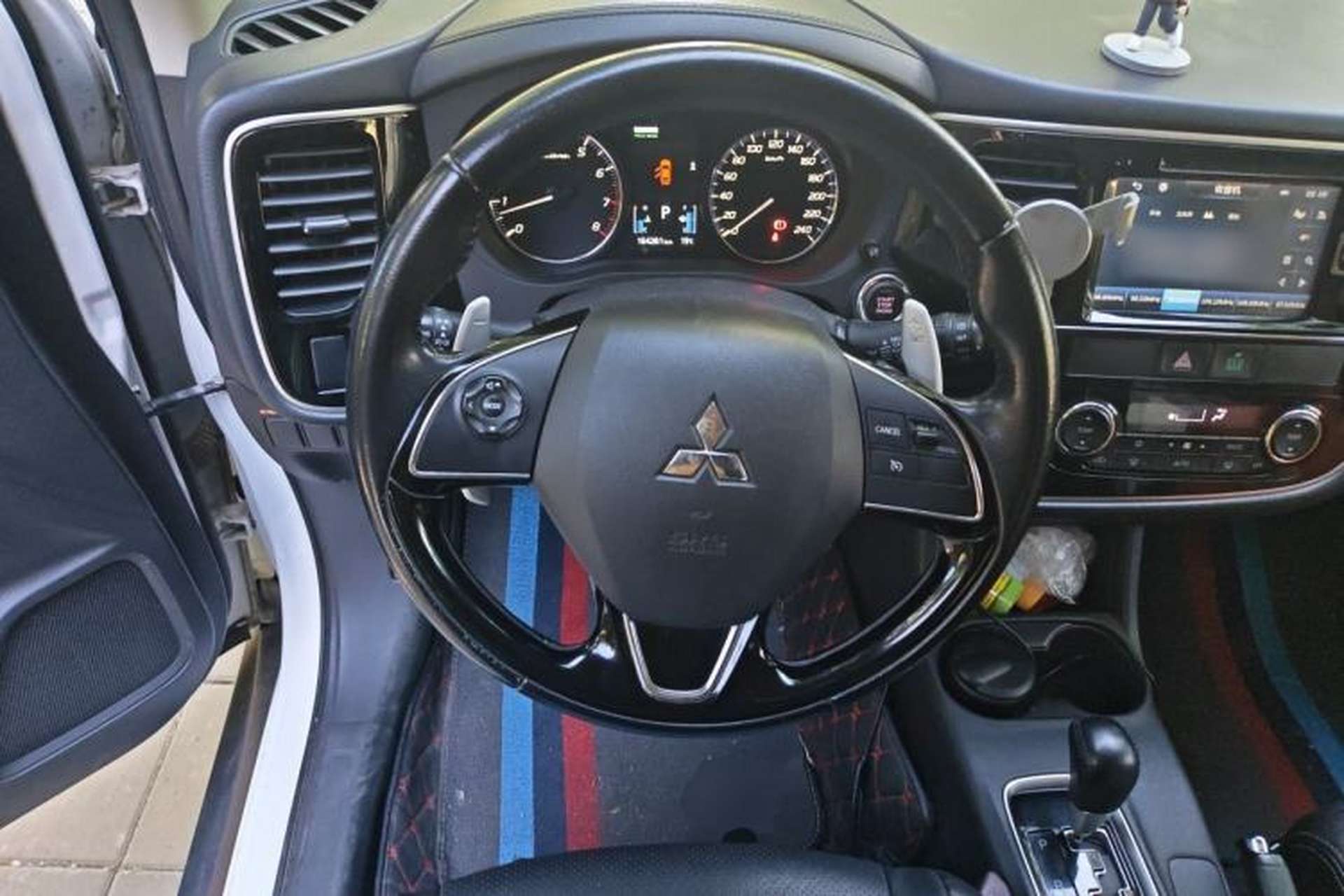 Used Mitsubishi Outlander 2016 2.4L 4x4 Elite Edition 5 Seats Steering Wheel