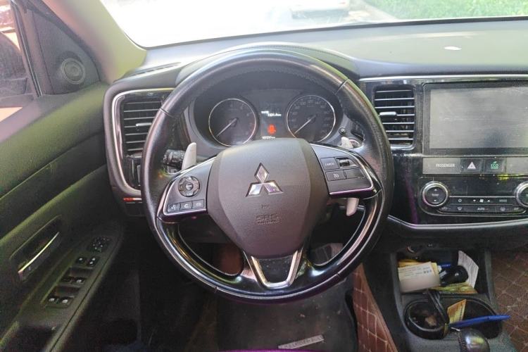 Used Mitsubishi Outlander 2016 2.4L 4x4 Elite Edition 5 Seats Steering Wheel