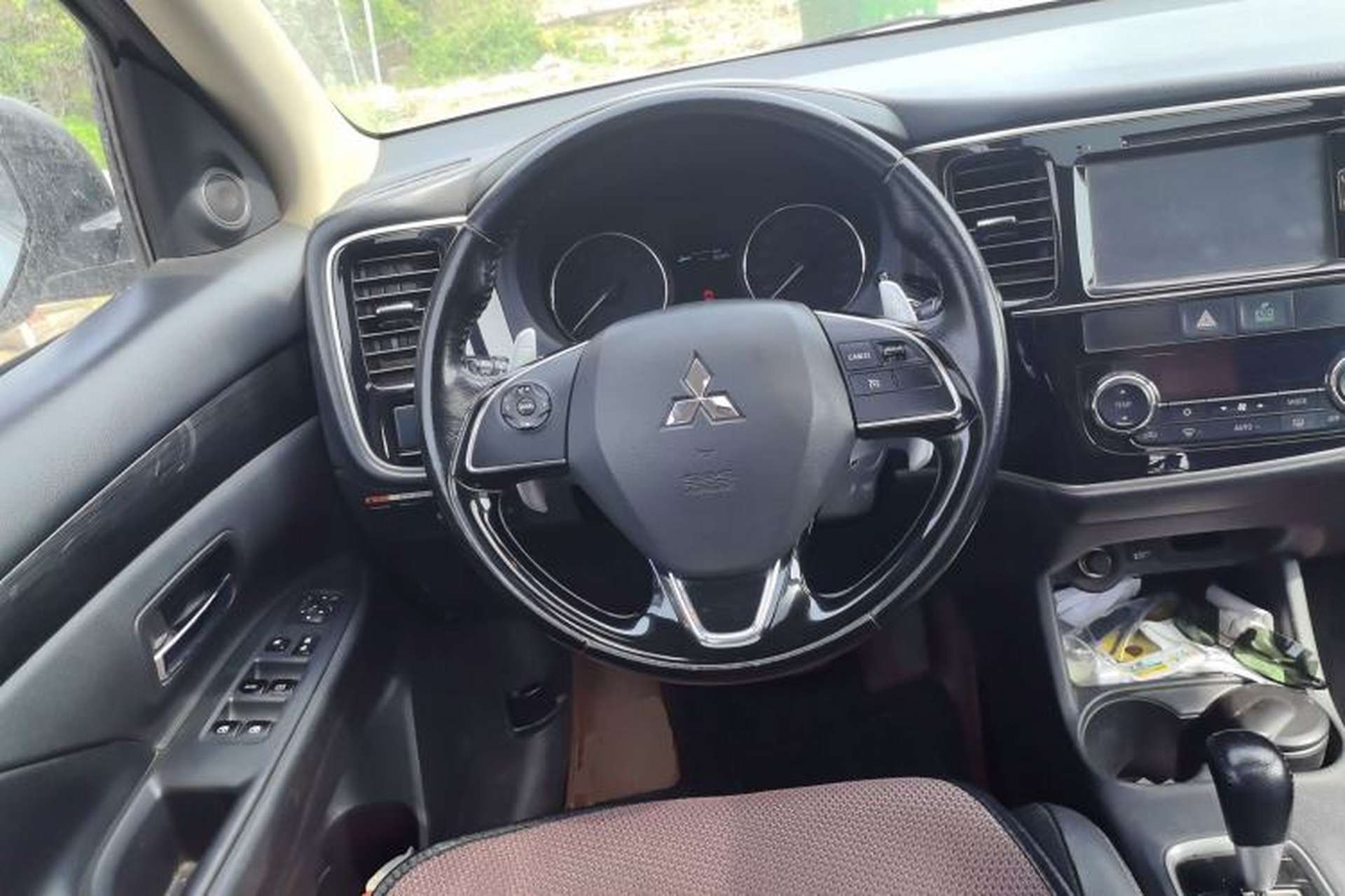 Used Mitsubishi Outlander 2016 2.4L 4x4 Elite Edition 5 Seats Steering Wheel