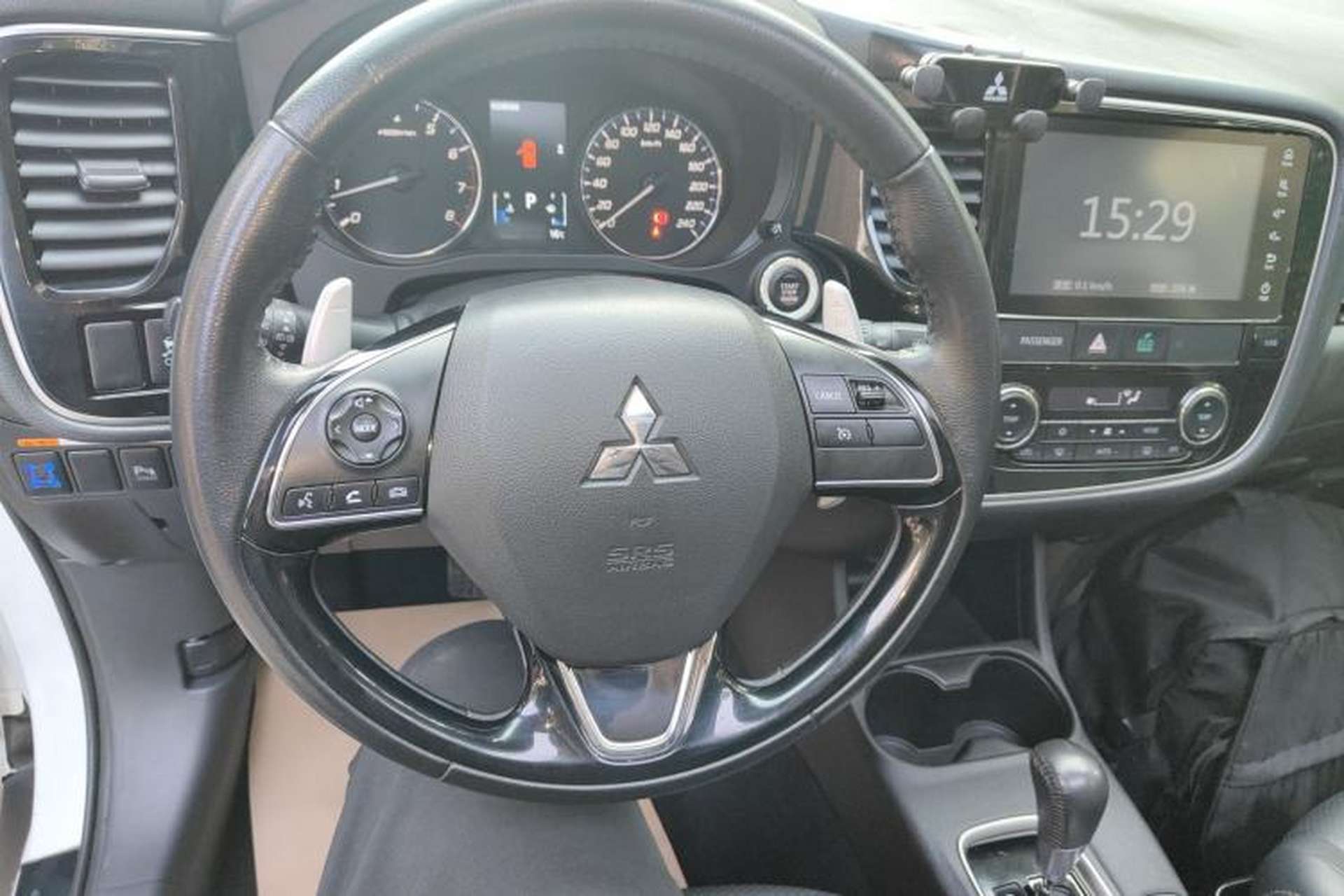 Used Mitsubishi Outlander 2016 2.4L 4x4 Luxury Edition 7-Seater Steering Wheel