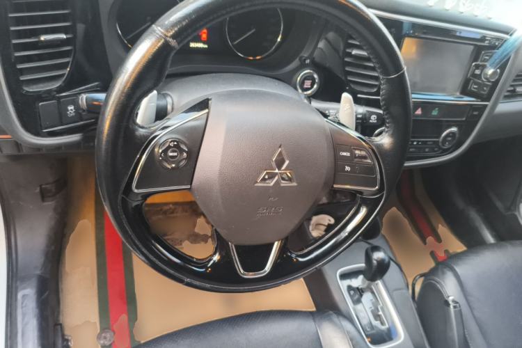 Used Mitsubishi Outlander 2016 2.4L 4x4 Elite Edition 5 Seats Steering Wheel
