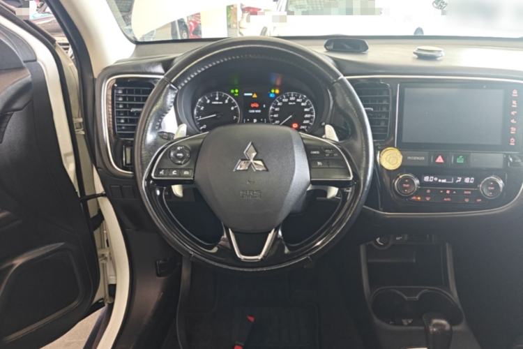 Used Mitsubishi Outlander 2016 2.4L 4x4 Elite Edition 5 Seats Steering Wheel