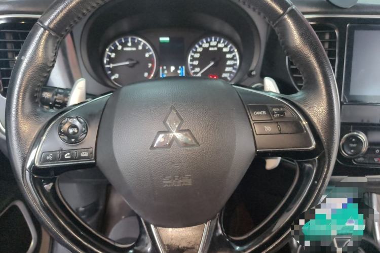 Used Mitsubishi Outlander 2016 2.4L 4x4 Elite Edition 5 Seats Steering Wheel