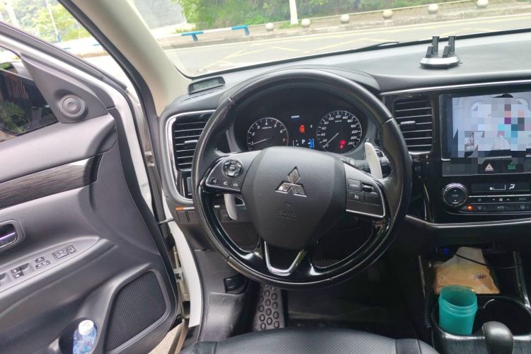 Used Mitsubishi Outlander 2016 2.4L 4x4 Elite Edition 5 Seats Steering Wheel