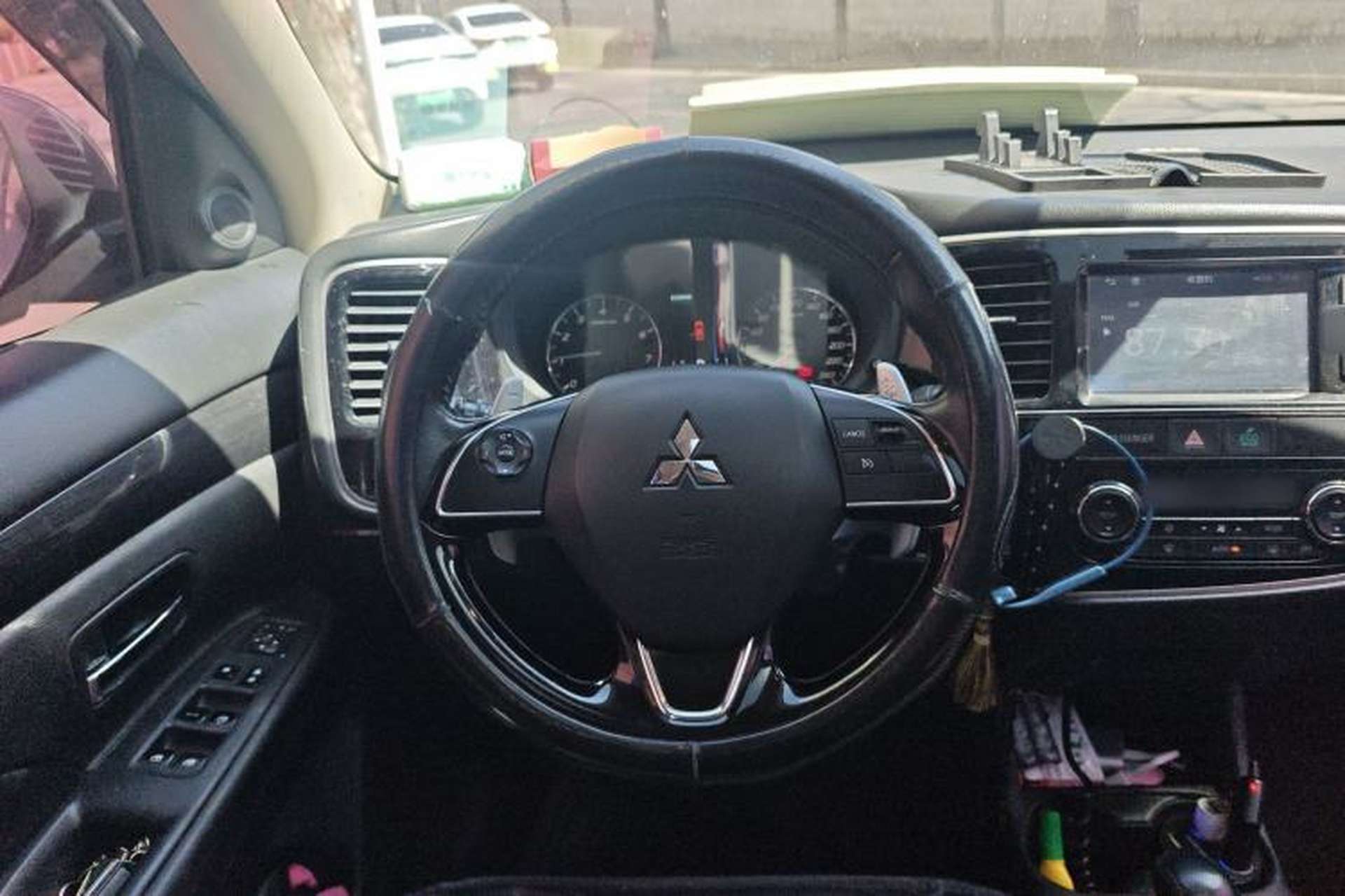 Used Mitsubishi Outlander 2016 2.4L 4x4 Elite Edition 5 Seats Steering Wheel