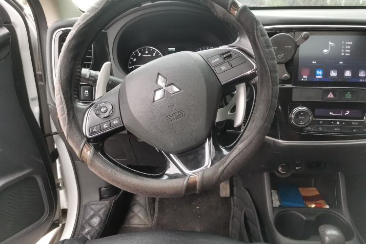 Used Mitsubishi Outlander 2016 2.4L 4x4 Elite Edition 5 Seats Steering Wheel