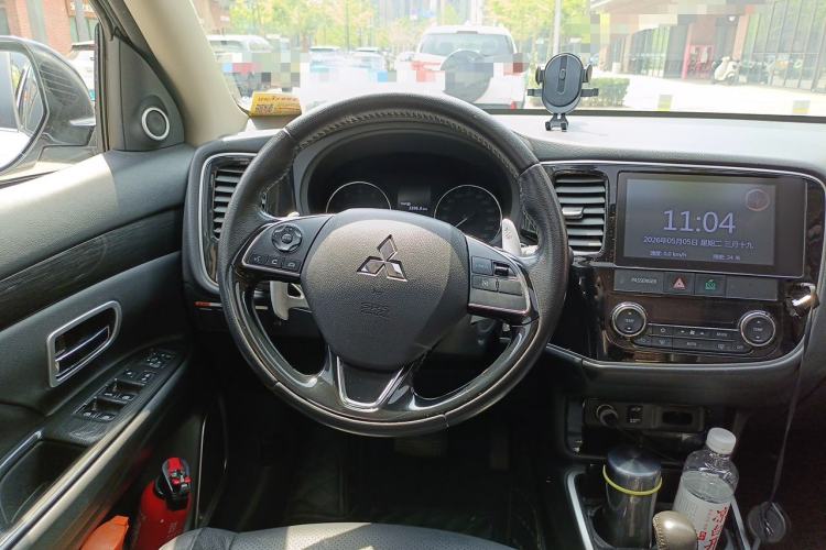 Used Mitsubishi Outlander 2016 2.4L 4x4 Elite Edition 5 Seats Steering Wheel