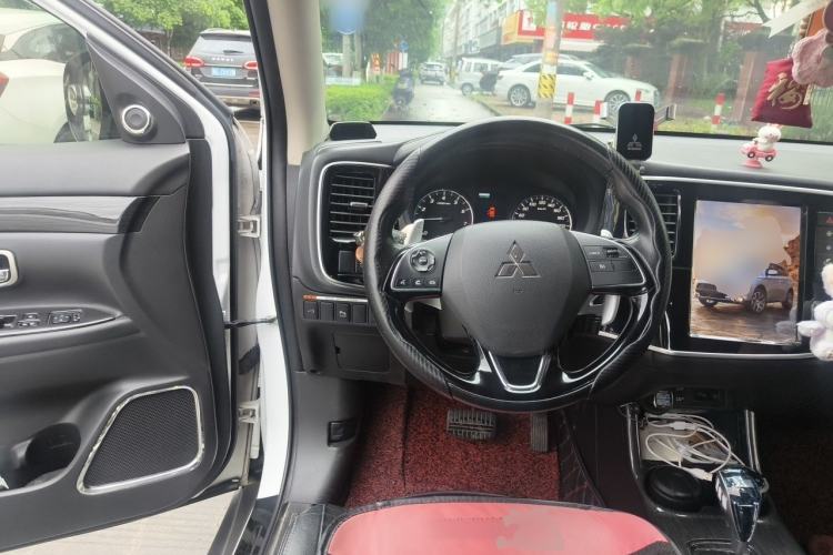 Used Mitsubishi Outlander 2016 2.4L 4x4 Luxury Edition 7-Seater Steering Wheel