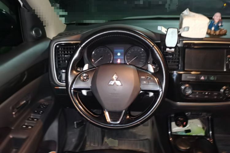 Used Mitsubishi Outlander 2016 2.4L 4x4 Elite Edition 5 Seats Steering Wheel