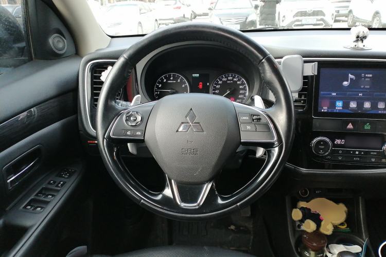 Used Mitsubishi Outlander 2016 2.4L 4x4 Elite Edition 5 Seats Steering Wheel